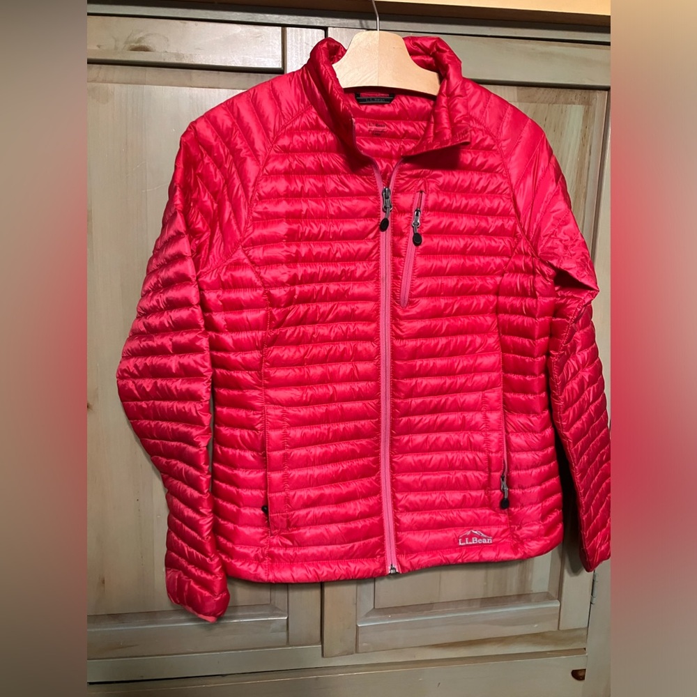 Excellent Condition L.L. Bean Women's Ultralight 850 Down jacket Pink Small